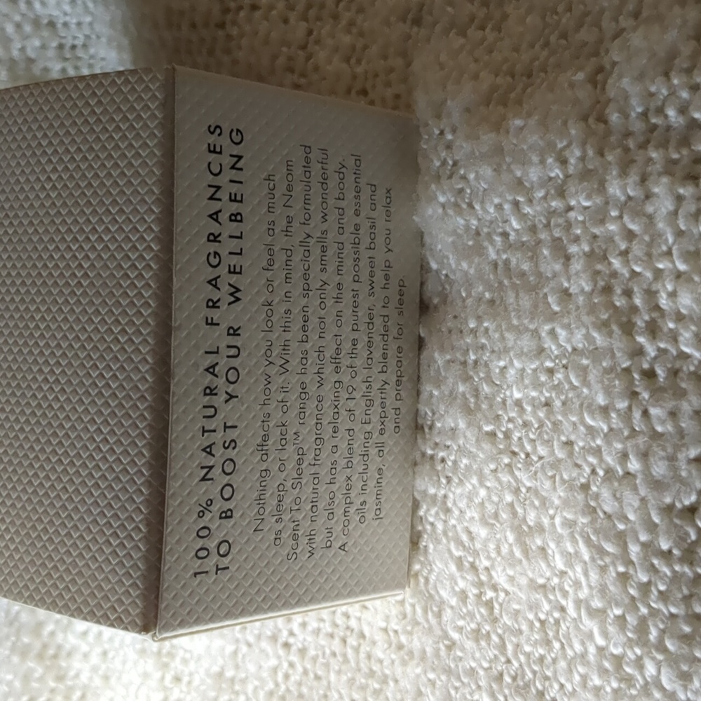 NEOM PERFECT NIGHT'S SLEEP SCENTED CANDLE (1 WICK), 75g/2.6oz - Picture 10 of 13